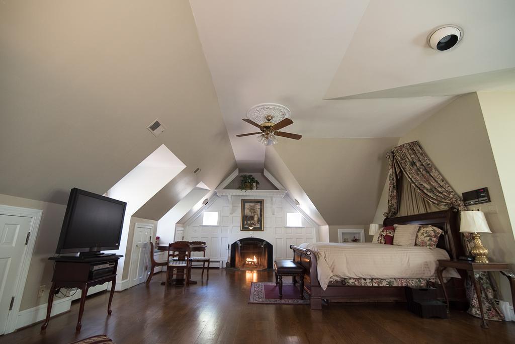 Stafford House Bed & Breakfast แฟร์แฟกซ์ ภายนอก รูปภาพ